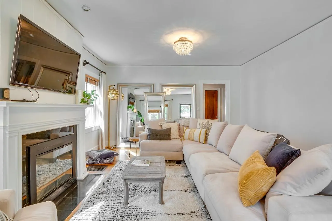 Charming Louisville Retreat With Patio And Fireplace! 0*,