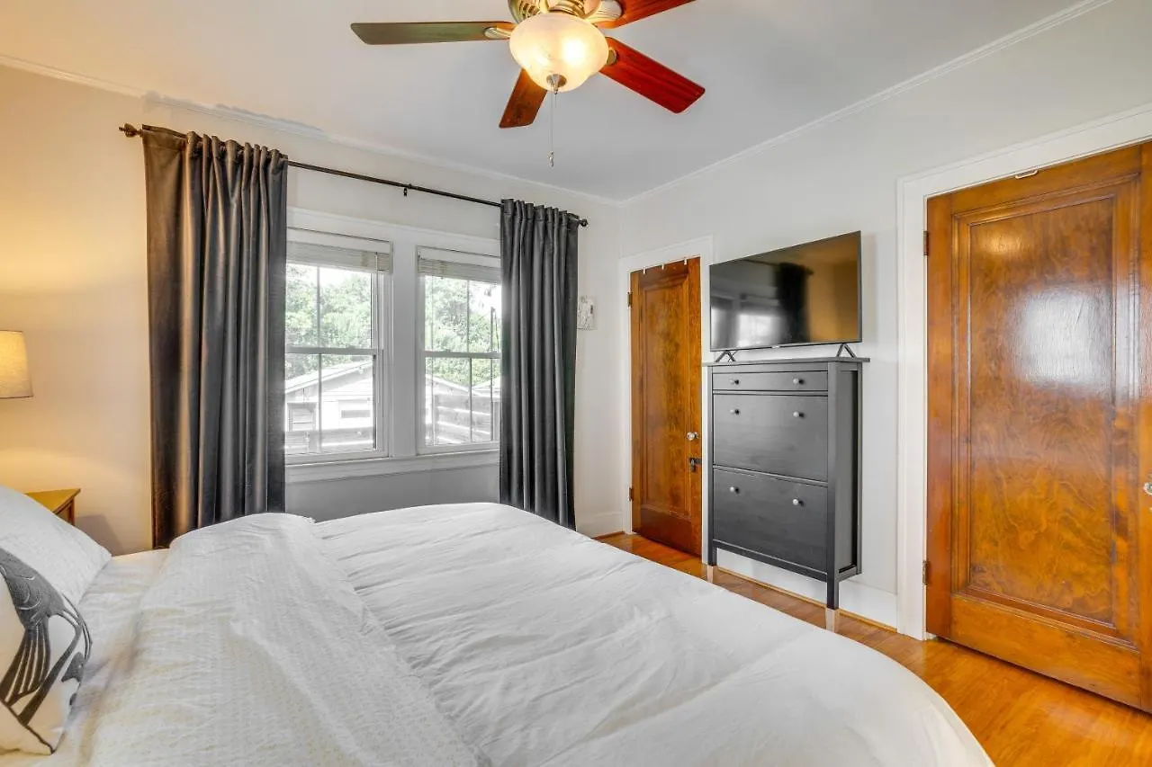 Charming Louisville Retreat With Patio And Fireplace! Holiday home