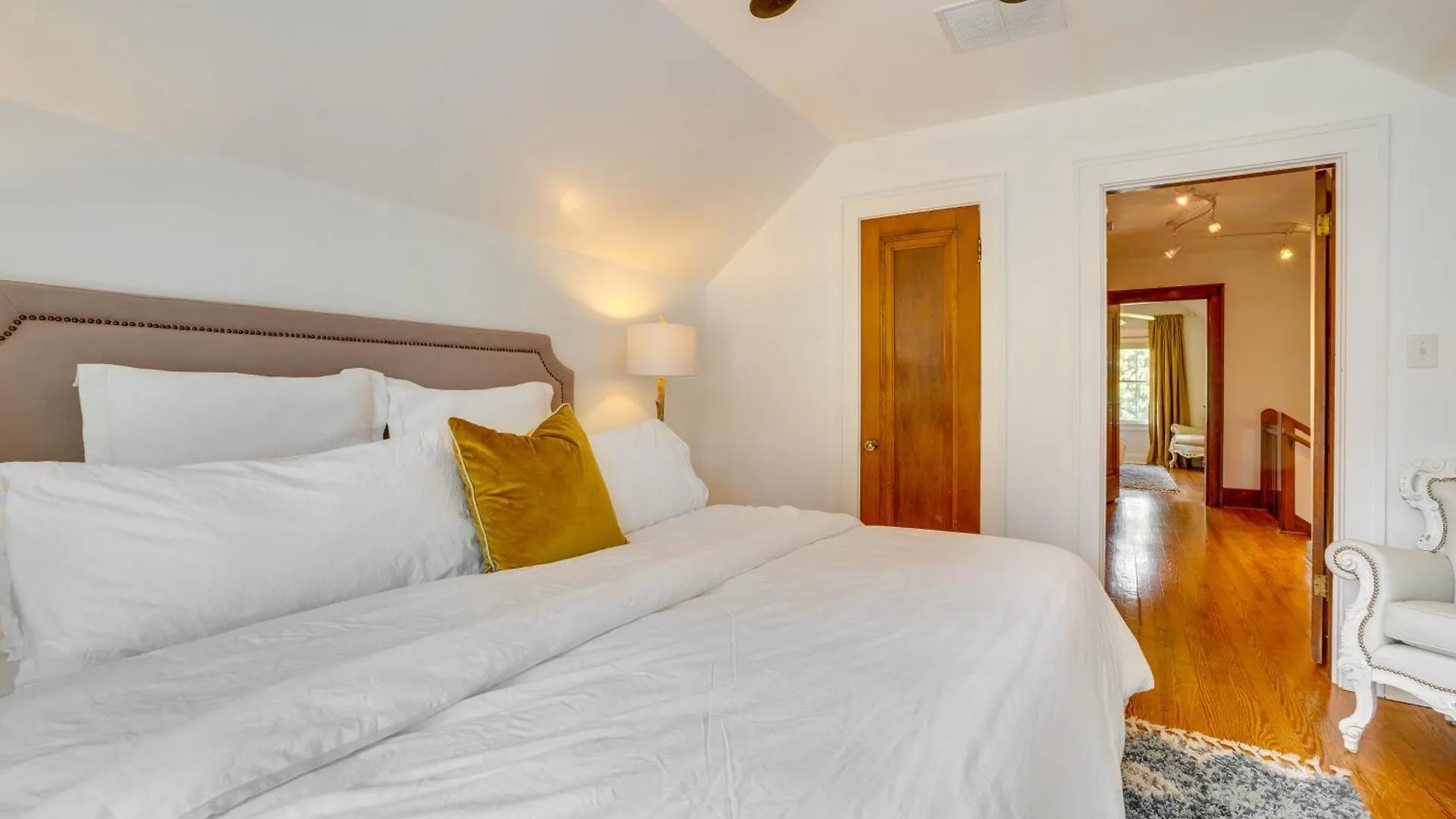 Charming Louisville Retreat With Patio And Fireplace! Holiday home