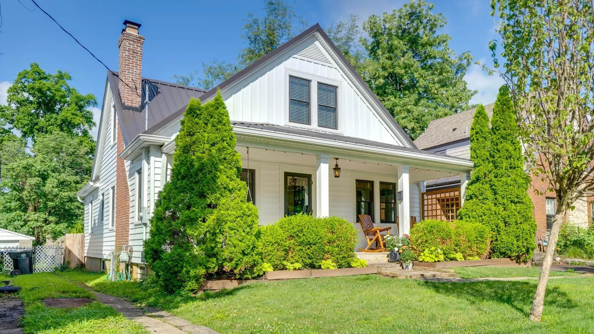 Charming Louisville Retreat With Patio And Fireplace!